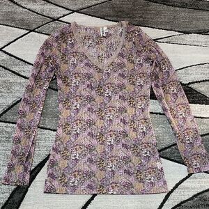 BKE LILAC FLORAL SHEER/LACE V-NECK LONG LAYERING LONG-SLEEVE BLOUSE TOP